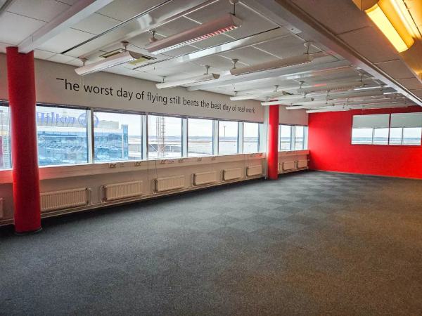 Lentäjäntie 1, Vantaa, 185 m² toimisto