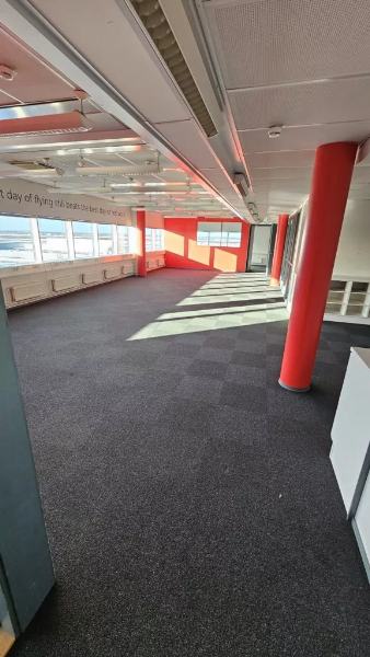 Lentäjäntie 1, Vantaa, 185 m² toimisto