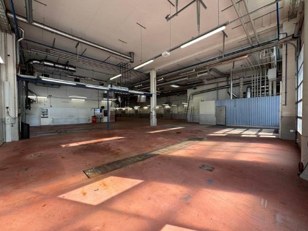 Muonamiehentie 12, Helsinki, 2100 m&sup2; autotalli/-halli, tuotanto, varasto