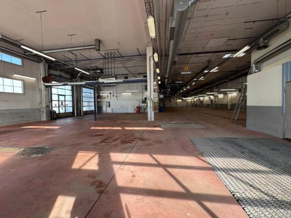 Muonamiehentie 12, Helsinki, 2100 m&sup2; autotalli/-halli, tuotanto, varasto