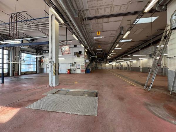 Muonamiehentie 12, Helsinki, 2100 m&sup2; autotalli/-halli, tuotanto, varasto