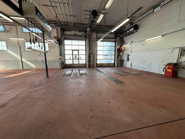 Muonamiehentie 12, Helsinki, 2100 m&sup2; autotalli/-halli, tuotanto, varasto