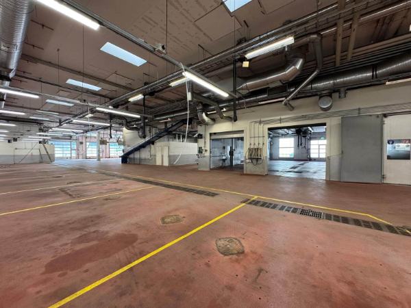 Muonamiehentie 12, Helsinki, 2100 m&sup2; autotalli/-halli, tuotanto, varasto