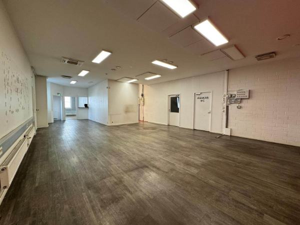 Muonamiehentie 12, Helsinki, 2100 m&sup2; autotalli/-halli, tuotanto, varasto