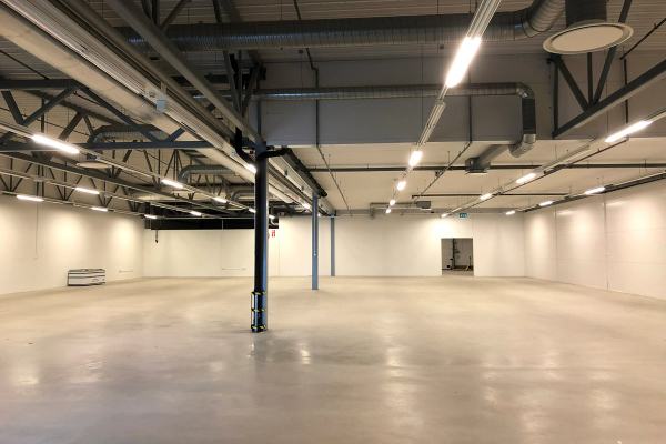 Valtatie 5, Salo, 1203 m&sup2; liiketila, n&auml;yttely, varasto