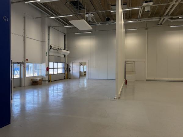 S&auml;hk&ouml;tie 1, Vantaa, 1930 m&sup2; liiketila, varasto