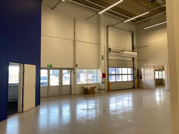 S&auml;hk&ouml;tie 1, Vantaa, 1930 m&sup2; liiketila, varasto