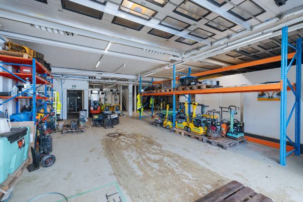 Juvankartanontie 15, Espoo, 1948 m&sup2; tuotanto, varasto, toimisto