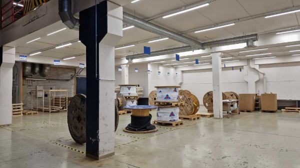 M&auml;nkimiehentie 4, Espoo, 8000 m&sup2; varasto, tuotanto, autotalli/-halli