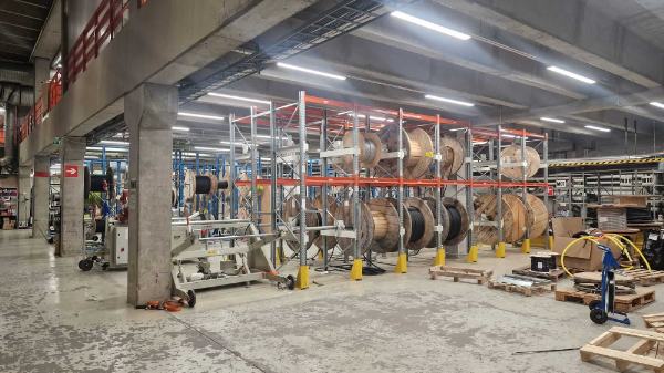 M&auml;nkimiehentie 4, Espoo, 8000 m&sup2; varasto, tuotanto, autotalli/-halli