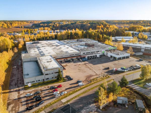 M&auml;nkimiehentie 4, Espoo, 8000 m&sup2; varasto, tuotanto, autotalli/-halli
